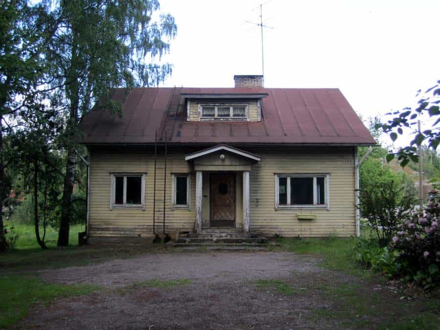 Hylätty talo Espoossa